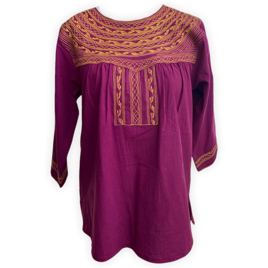 Blusa artesanal oaxaqueña color bugambilia con bordado en color ocre